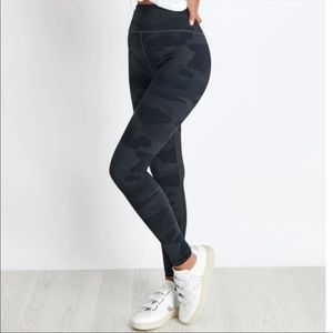 Alo yoga High-Waist Camo Vapor Legging small